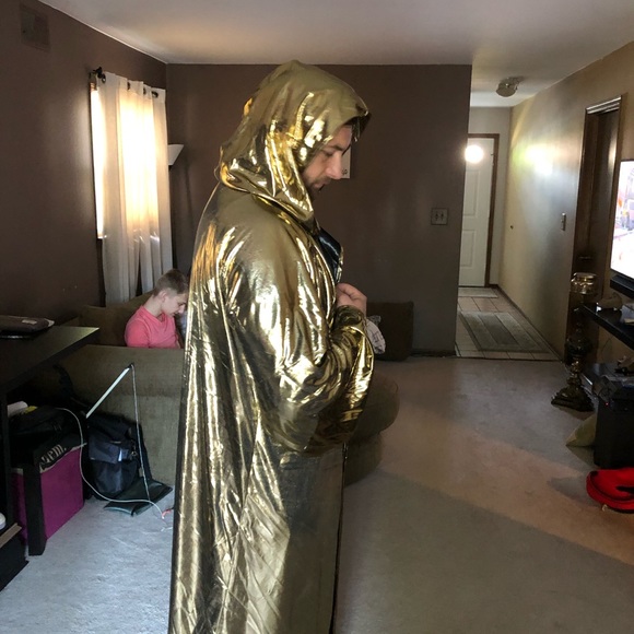 Custom made robe - Picture 4 of 5